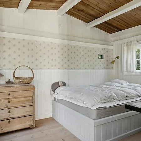 And Forest Close To House Дом отдыха Тисвиллелайе