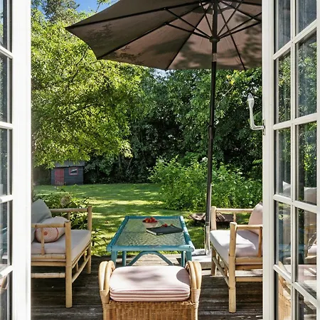 And Forest Close To House Тисвиллелайе