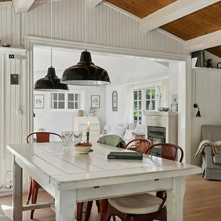 And Forest Close To House * Тисвиллелайе