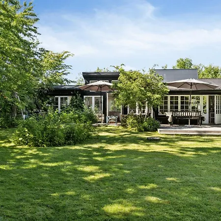 And Forest Close To House Дом отдыха *