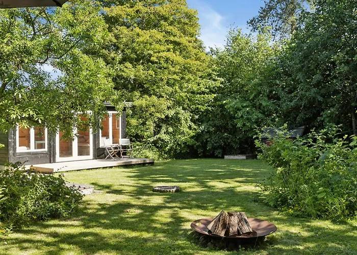 Hébergement de vacances And Forest Close To House