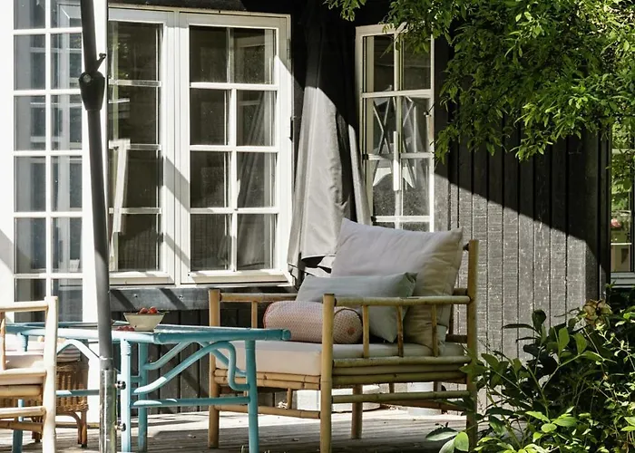And Forest Close To House Hébergement de vacances